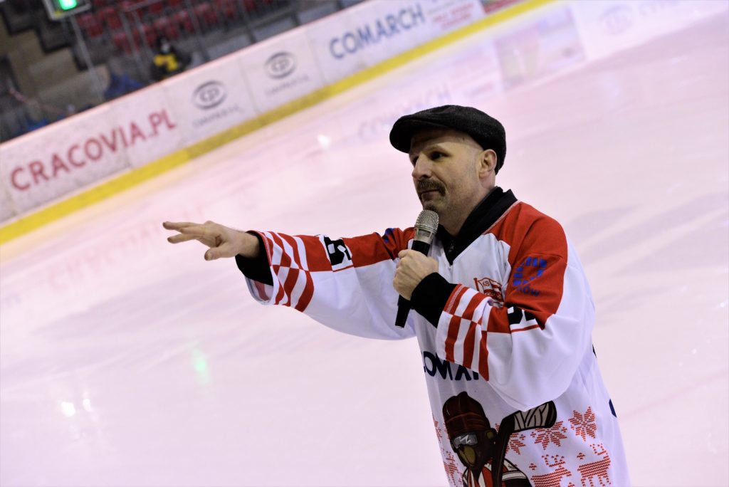 Adam Grzanka kknferansjer na lodzie licytacja hokejowa