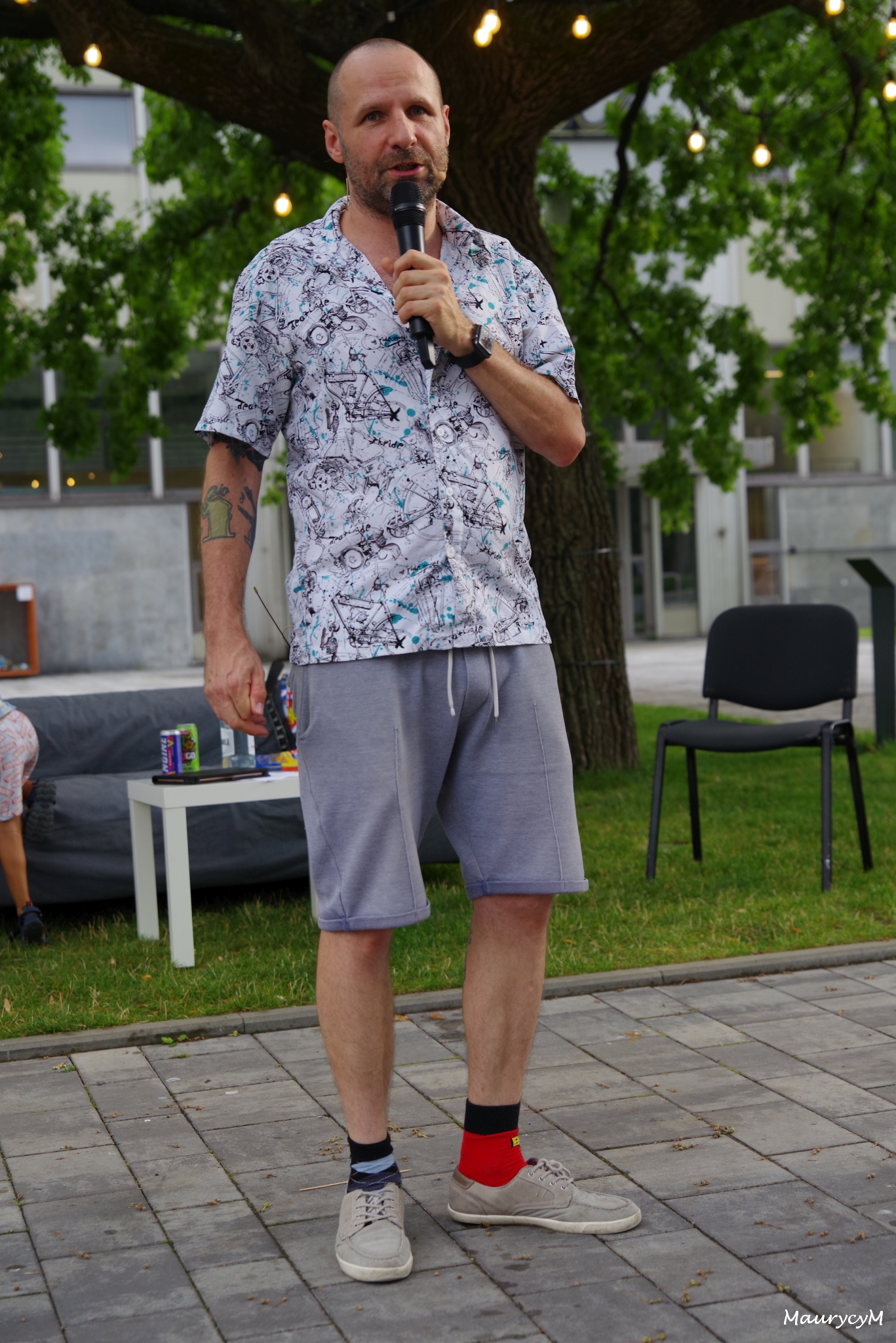Nowa Huta na polu Adam Grzanka konferansjer prezenter TV stand-up