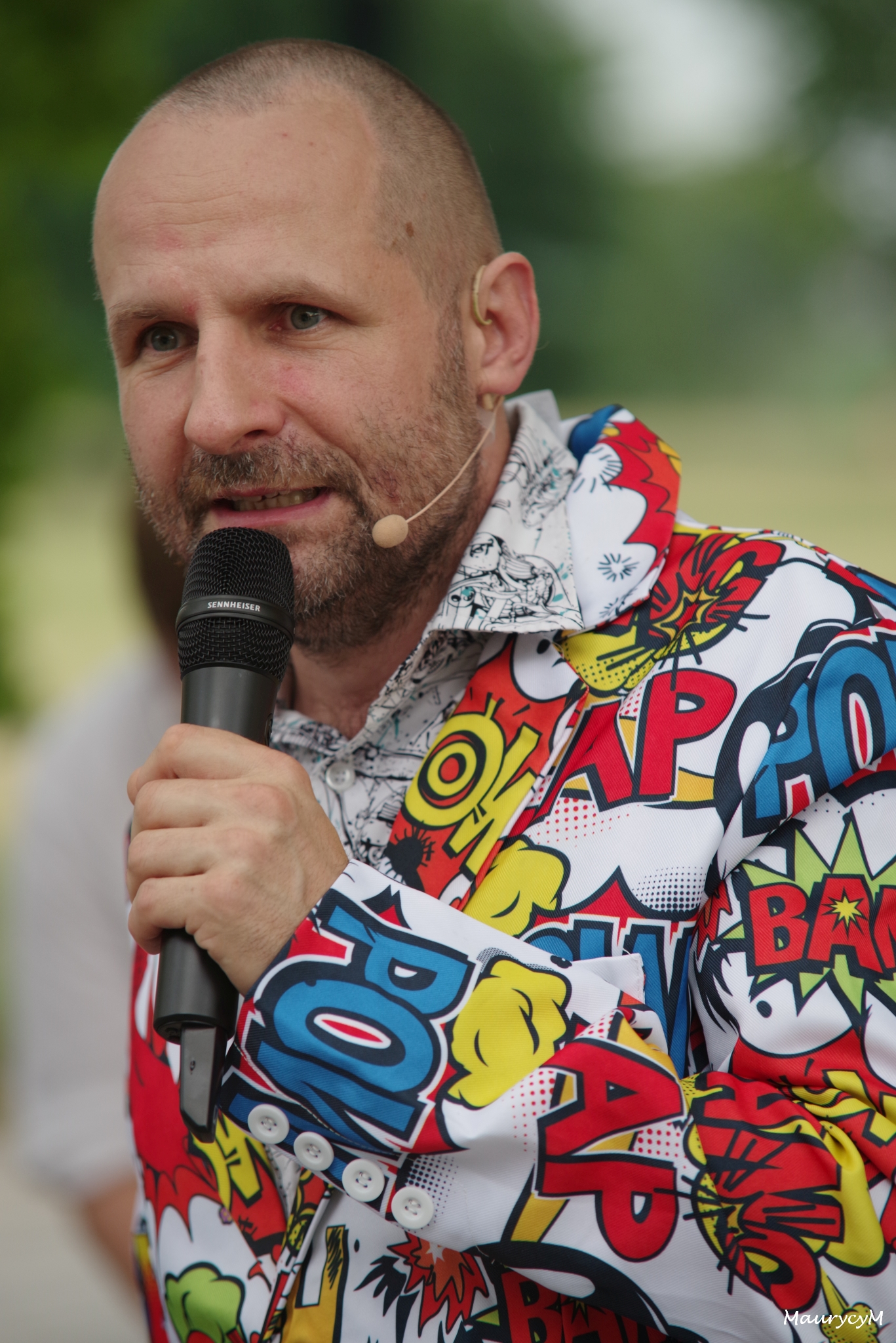 Nowa Huta na polu Adam Grzanka konferansjer prezenter TV stand-up