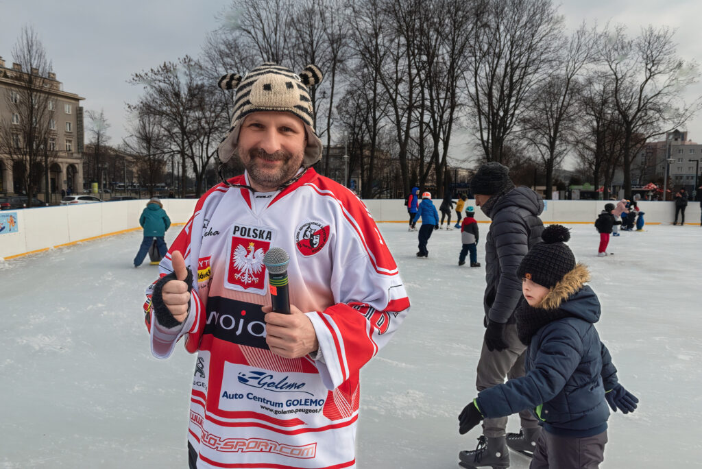 Hokej Nowa Huta Adam Grzanka konferansjer na łyżwach NCK