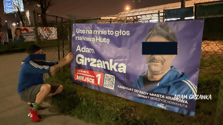Radny Grzanka sam, po nocy zakleił własne plakaty wyborcze.