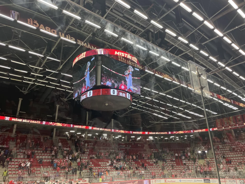 Hokej Kraków adam grzanka konferansjer nowa huta trzciniec siedleckiego wyswietlacz