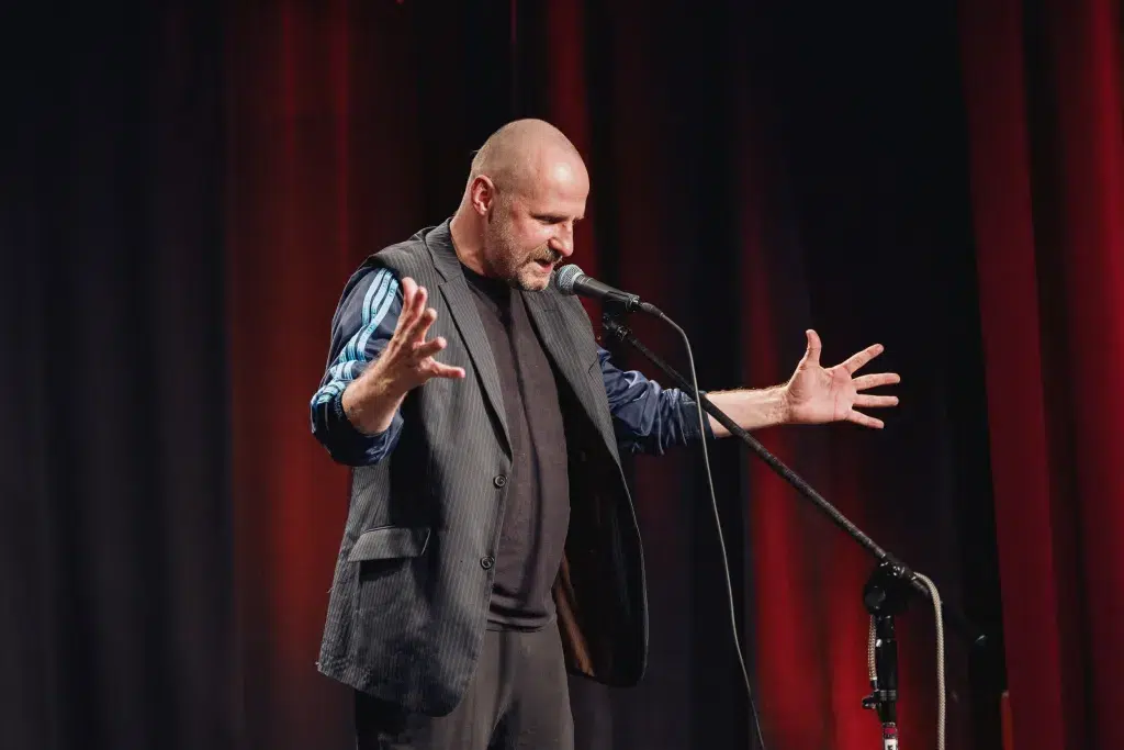 Dekafka teatr szczęście Adam Grzanka