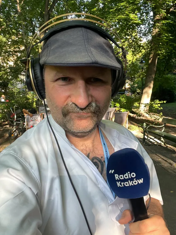 Prezenter radiowy Adam Grzanka konferansjer Kraków Radio Kraków